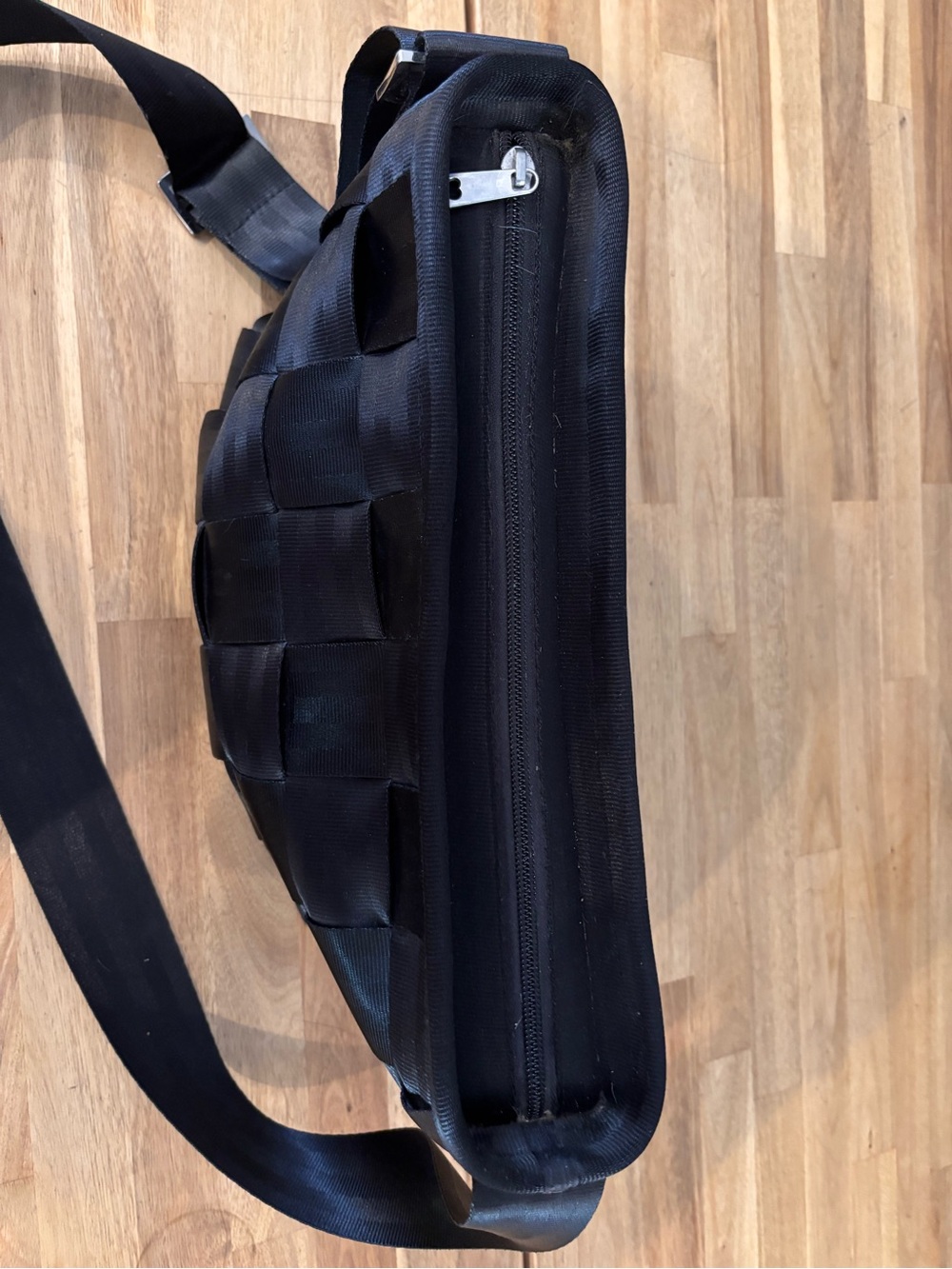 Harvey’s Black Woven Messenger Bag Hard to Find Great Condition. - Picture 7 of 10